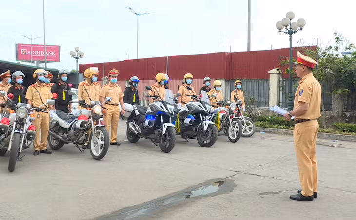Lực lượng CSGT ra quân xử lý vi phạm trật tự ATGT trên địa bàn tỉnh.