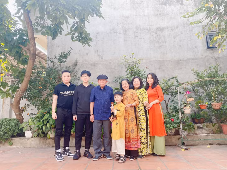 Gia đình bà Đặng Thị Hảo và ông Hoàng Khánh Vượng (tổ 9, khu 6, phường Thanh Sơn, TP Uông Bí) là gia đình văn hóa tiêu biểu.
