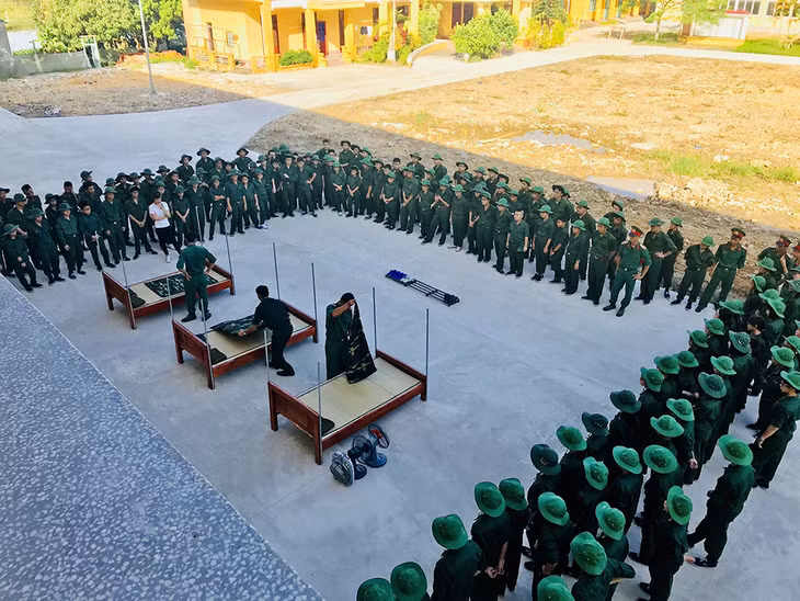 Thanh thiếu nhi Quảng Ninh tham gia học kỳ quân đội năm 2020. Ảnh: Nguyên Ngọc.