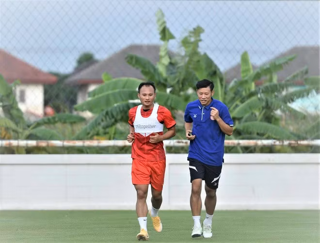 Tiền vệ Trọng Hoàng là cầu thủ bên phía CLB bóng đá Viettel được báo chí Thái Lan quan tâm.