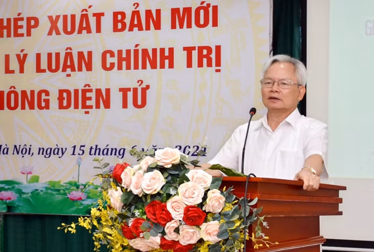GS,TS. Tạ Ngọc Tấn, Phó Chủ tịch Hội đồng Lý luận Trung ương phát biểu tại lễ ra mắt Tạp chí Lý luận chính trị và Truyền thông điện tử.