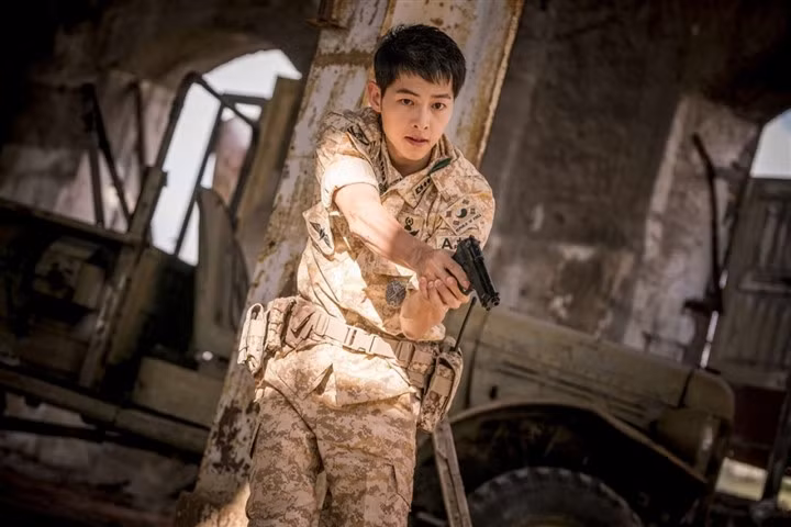 Song Joong Ki trong phim "Hậu duệ mặt trời"