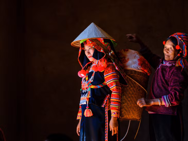 Về nhà chồng.