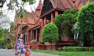 Bố đưa con 'du lịch bụi' học kỹ năng sống ảnh 2