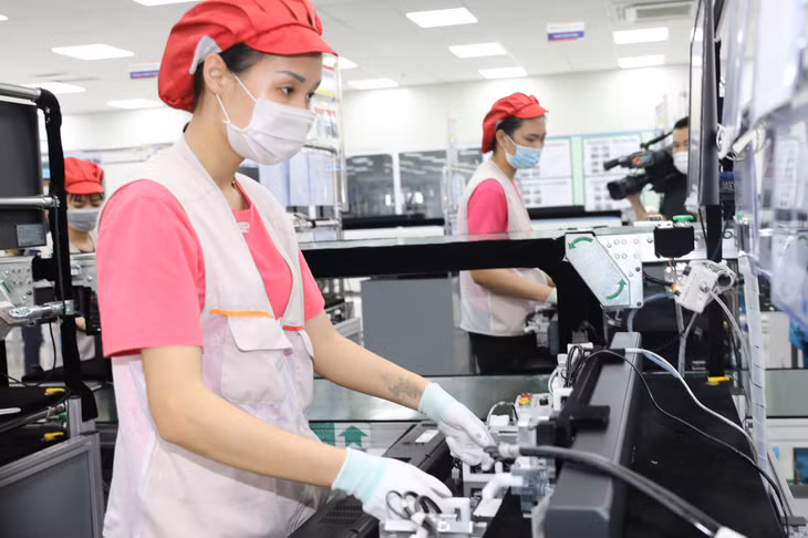 Công nhân tại Nhà máy Bumjin Electronics đã được thông tin đầy đủ và thực hiện nghiêm túc quy trình phòng chống, dịch trong sản xuất.