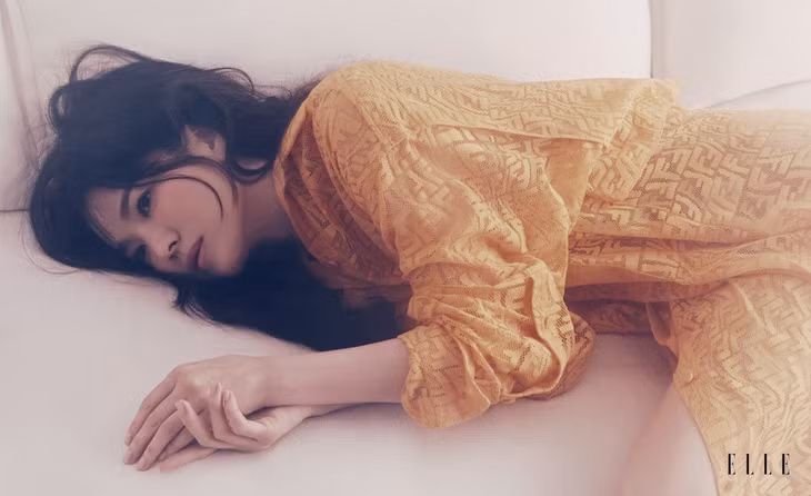 Vẻ đẹp ma mị của Song Hye Kyo trên tạp chí ảnh 9 Vẻ đẹp ma mị của Song Hye Kyo trên tạp chí ảnh 9