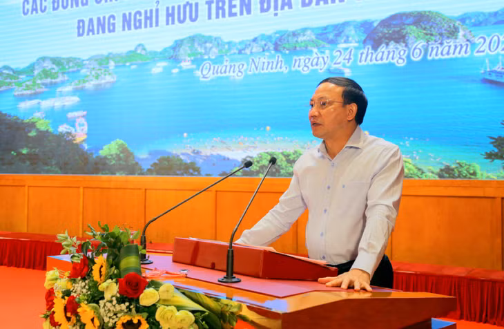 Đồng chí Nguyễn Xuân Ký, Ủy viên BCH Trung ương Đảng, Bí thư Tỉnh ủy, Chủ tịch HĐND tỉnh phát biểu tại buổi gặp mặt.