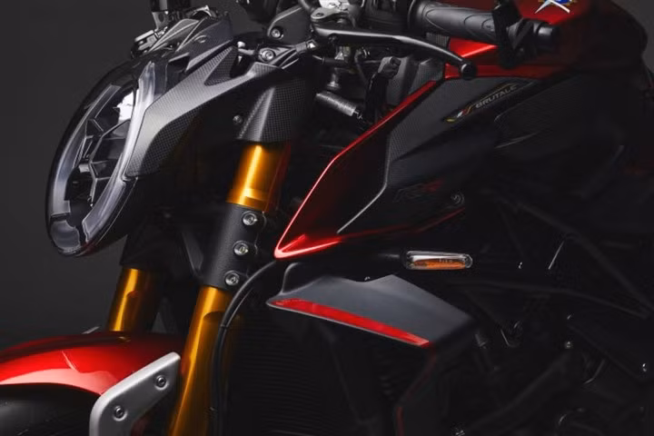 Brutale 1000 RR sử dụng hệ thống treo điều khiển điện tử Ohlins Nix EC ở phía trước với phuộc điều chỉnh tải trước thủ công.