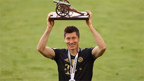 Lewandowski đánh bại Haaland, ẵm thêm 1 giải thưởng cá nhân ảnh 1