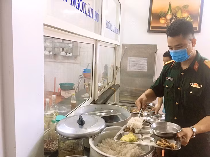 Mô hình ăn tự chọn ở Ban CHQS TX Đông Triều.