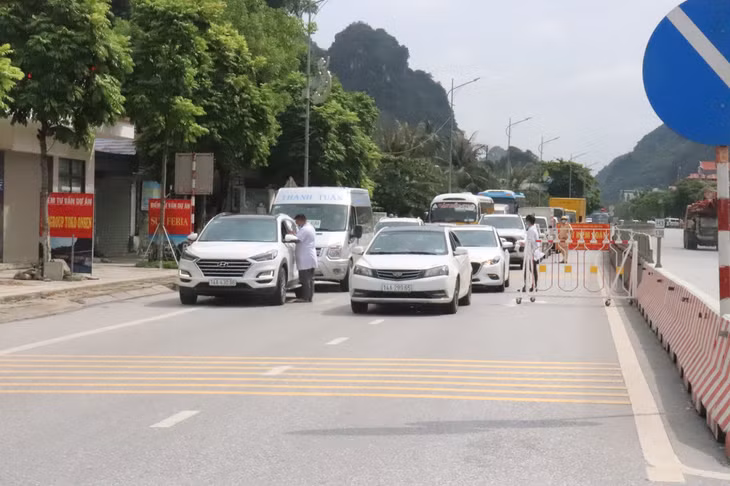 TP Cẩm Phả thành lập lại 8 chốt kiểm dịch để kiểm soát người ra, vào địa bàn.