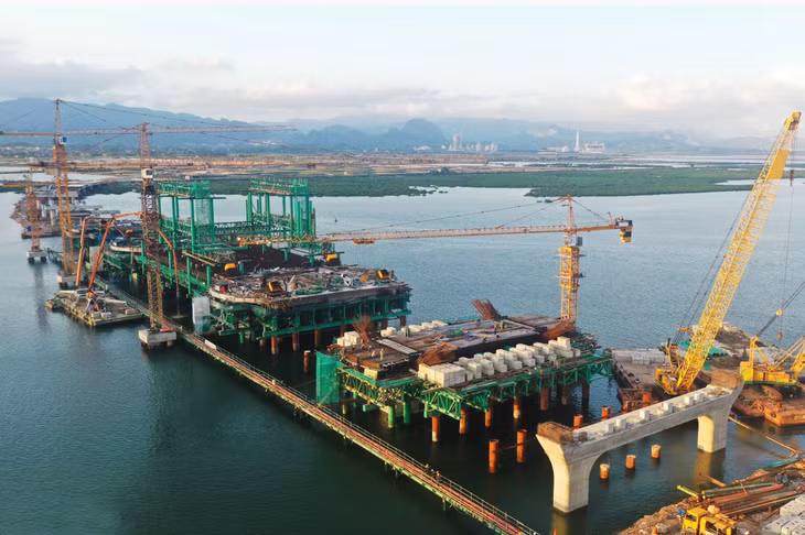 Cầu Cửa Lục 1 đã đạt gần 70% khối lượng các phần việc, dự kiến hoàn thành công trình và đưa vào sử dụng dịp cuối năm 2021 theo đúng kế hoạch.