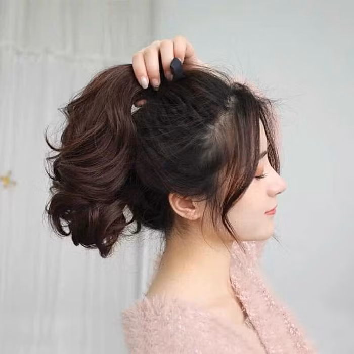 7 thói quen thường ngày khiến tóc nhanh bị bết, dầu ảnh 1