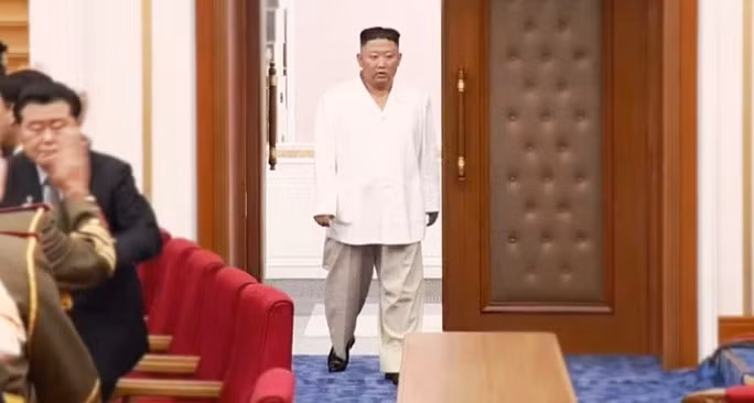 Người dân Triều Tiên lo lắng khi ông Kim Jong-un sụt cân - Ảnh 1.