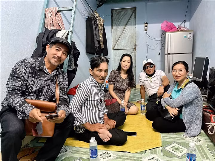 Khán giả xót xa trước hình ảnh Thương Tín trong căn trọ xập xệ.