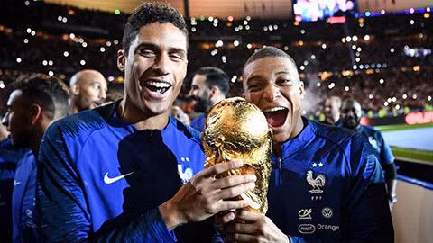 Real sẵn sàng để Varane tới MU vì Mbappe ảnh 1