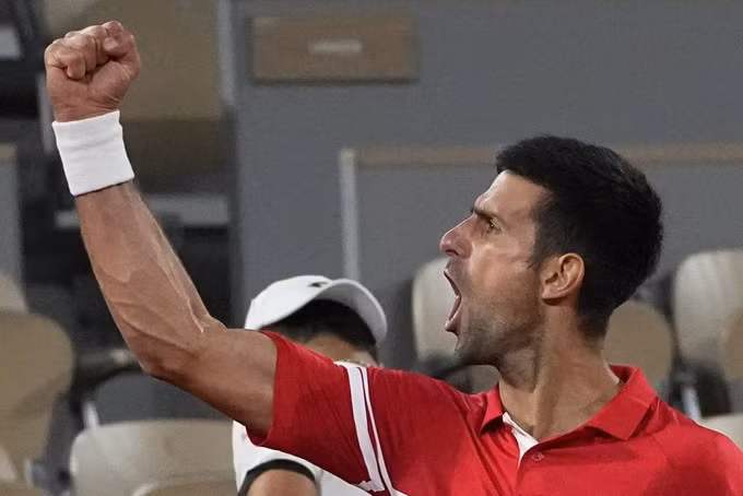 Djokovic hét lớn mừng chiến thắng. Ảnh: AP
