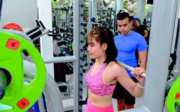 Tập thể dục, ăn uống theo chế độ dinh dưỡng vừa đủ là một trong những phương pháp tốt nhất để giữ gìn sức khỏe - Ảnh minh họa: T.T.D.
