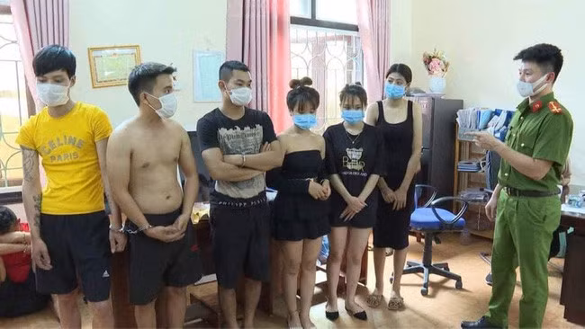 Các đối tượng tại cơ quan công an