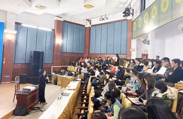 Phóng viên, biên tập viên trong tỉnh tham gia lớp Bồi dưỡng chức danh phóng viên hạng III, tháng 12/2020.