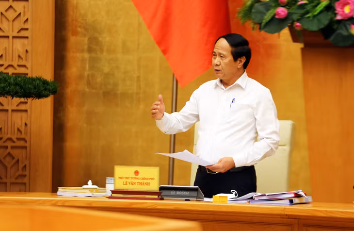 Phó Thủ tướng nhấn mạnh quan điểm, “phải quyết tâm thật cao để làm sao hạn chế thấp nhất thiệt hại của thiên tai trong năm 2021” - Ảnh: VGP/Đức Tuân Phó Thủ tướng nhấn mạnh quan điểm, “phải quyết tâm thật cao để làm sao hạn chế thấp nhất thiệt hại của thiên tai trong năm 2021” - Ảnh: VGP/Đức Tuân