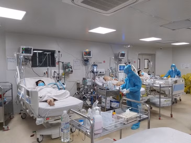 Bệnh nhân COVID-19 nặng điều trị tại Bệnh viện Bệnh nhiệt đới TP. Hồ Chí Minh.