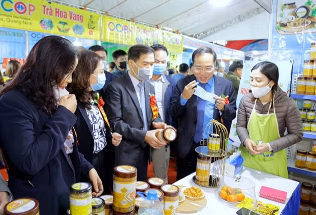 Sản phẩm thủy sản Quảng Ninh được giới thiệu, bày bán tại thị trường Hà Nội thông qua các chương trình do Sở Công Thương tổ chức cuối năm 2020.