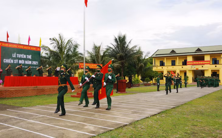 Quang cảnh buổi lễ tuyên thệ chiến sĩ mới.