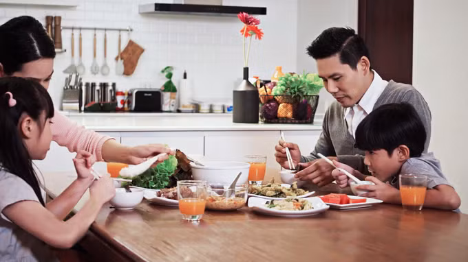Chế độ ăn đa dạng, cân đối, đủ chất giúp cơ thể khỏe mạnh, phòng ngừa nguy cơ đột quỵ.