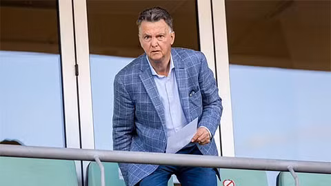 Van Gaal tái xuất theo cách lạ lùng sau 5 năm bị MU sa thải ảnh 1
