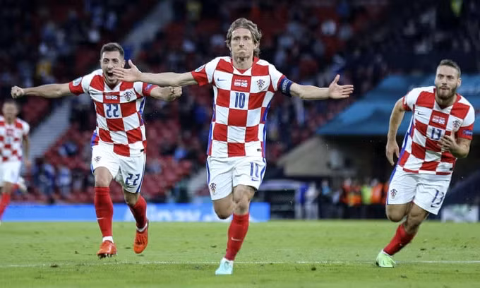 Modric giữ kỷ lục cầu thủ trẻ nhất lẫn già nhất của Croatia ghi bàn tại Euro. Ảnh: Reuters