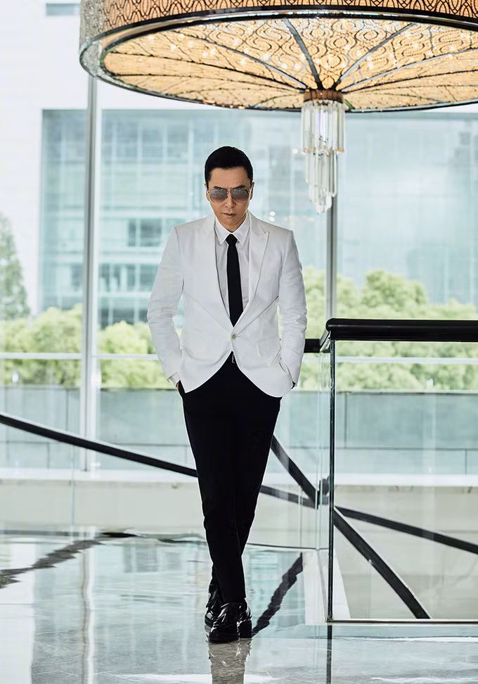 Có vợ là người mẫu - Uông Thi Thi, Chân Tử Đan quan tâm thời trang. Đôi vợ chồng còn thành lập thương hiệu mắt kính riêng.