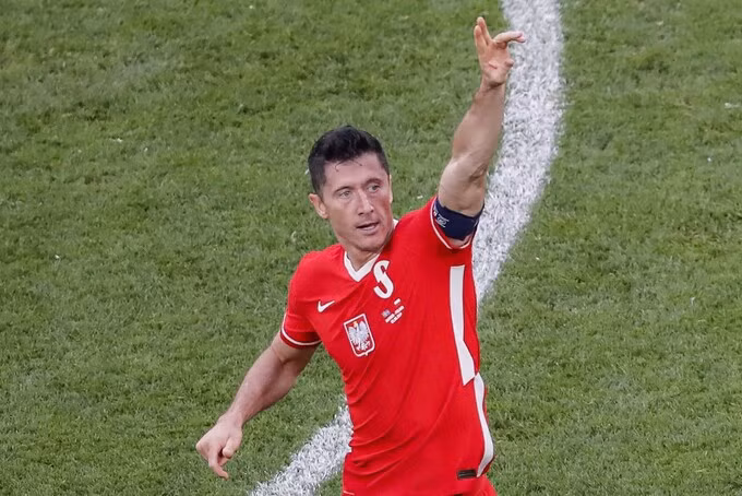 ... của Lewandowski. Ảnh: AFP.