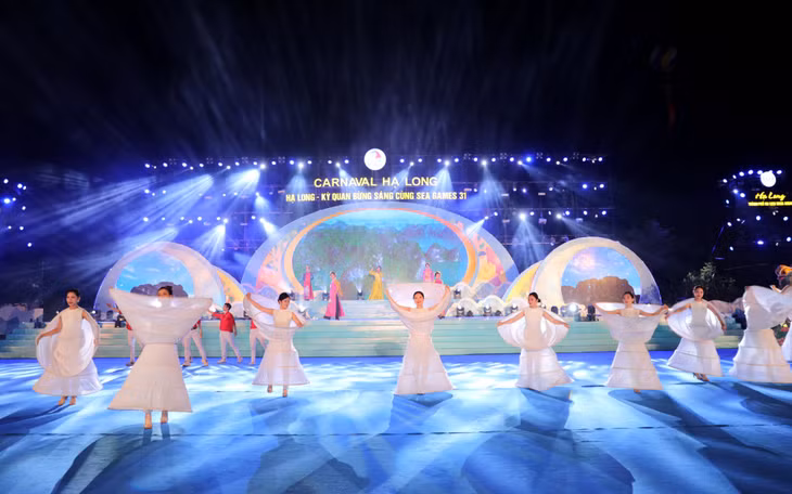 Chương trình Carnaval Hạ Long 2022 được dàn dựng công phu.
