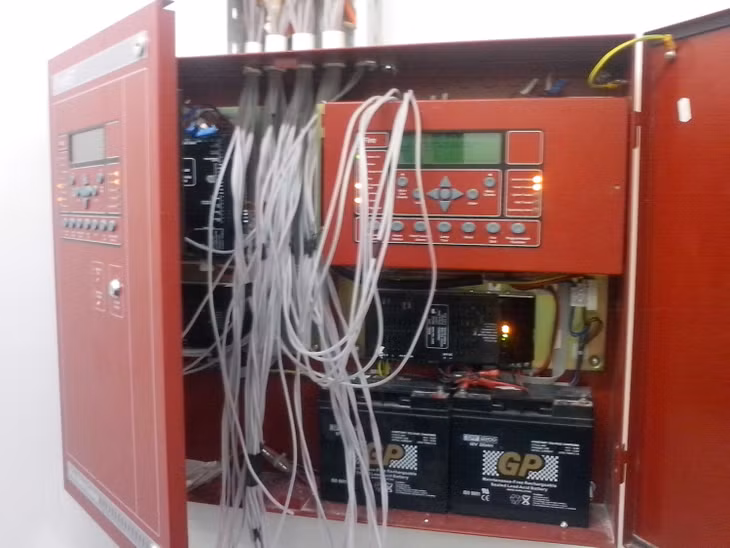 Thiết bị báo cháy đang dùng băng tần 433 Mhz là băng tần dùng chung cho các thiết bị có điều kiện. Ảnh chỉ có tính chất minh họa.