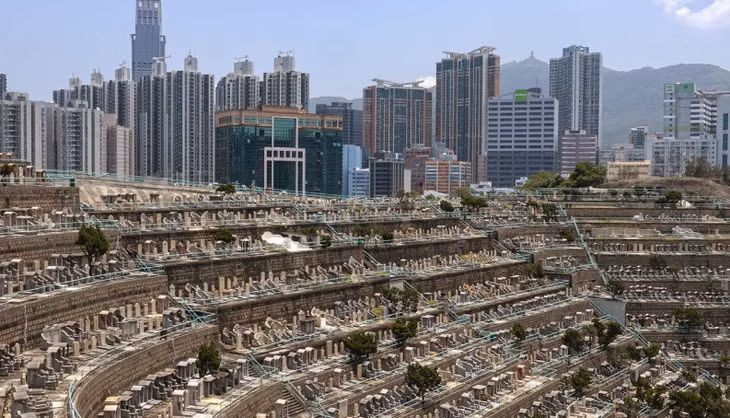 Các nghĩa trang ở Hong Kong sắp hết chỗ. Ảnh: CNN
