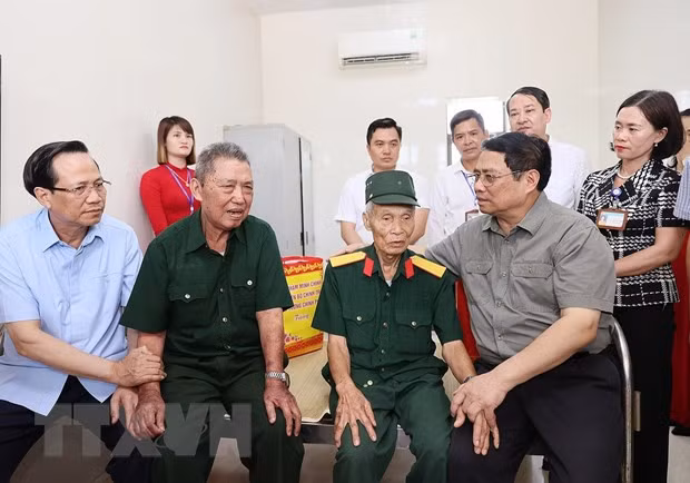 Cham soc thuong binh, benh binh, nguoi co cong nhu cham soc nguoi than hinh anh 2