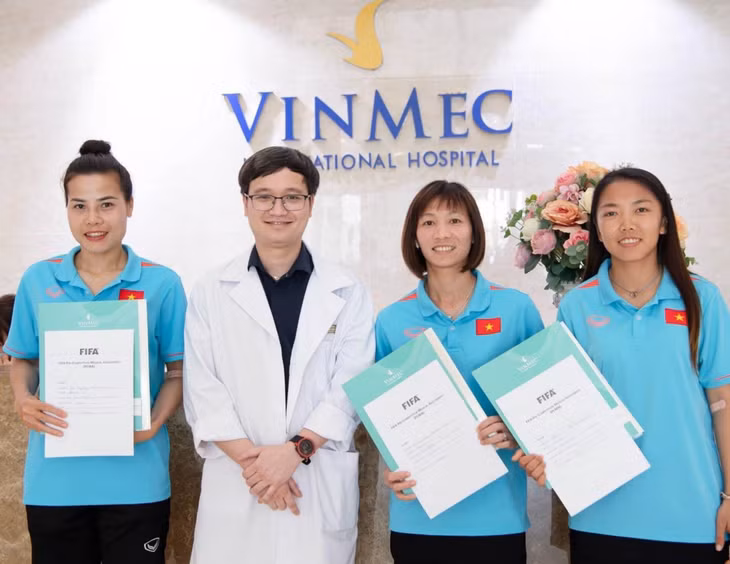 Các cầu thủ của tuyển nữ Việt Nam khám sức khỏe theo bộ tiêu chuẩn đánh giá của FIFA trước khi lên đường tham dự World Cup.
