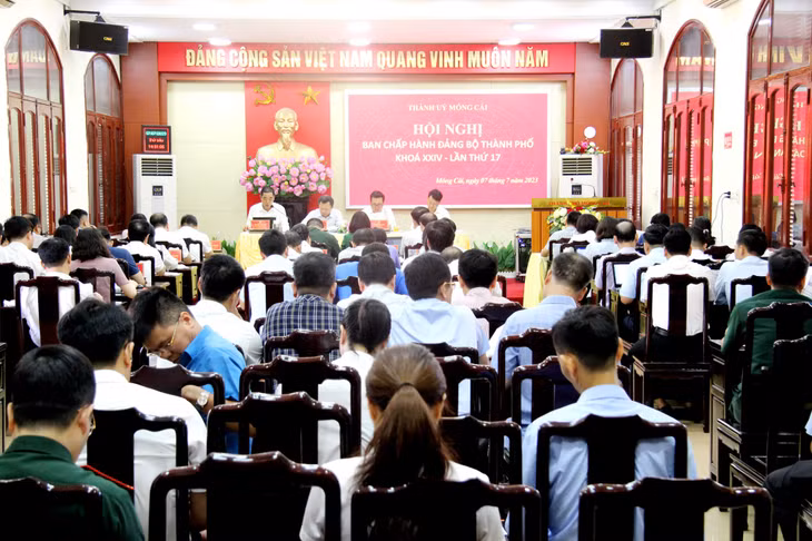 Quang cảnh hội nghi