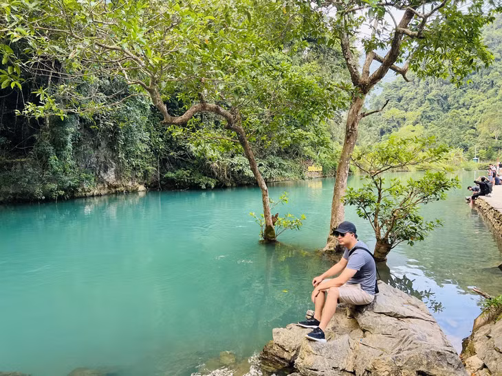 Đến khu di tích Pác Bó, du khách được tìm hiểu thêm về cuộc đời cách mạng của Bác và chiêm ngưỡng sơn thủy hữu tình.