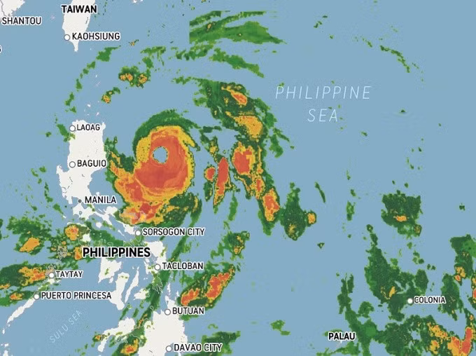 Vị trí bão Doksuri sáng 25/7. Ảnh: AccuWeather
