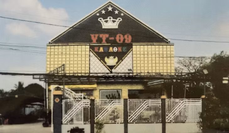 Quán karaoke nơi Bé Hai bắt cháu T phục vụ khách.