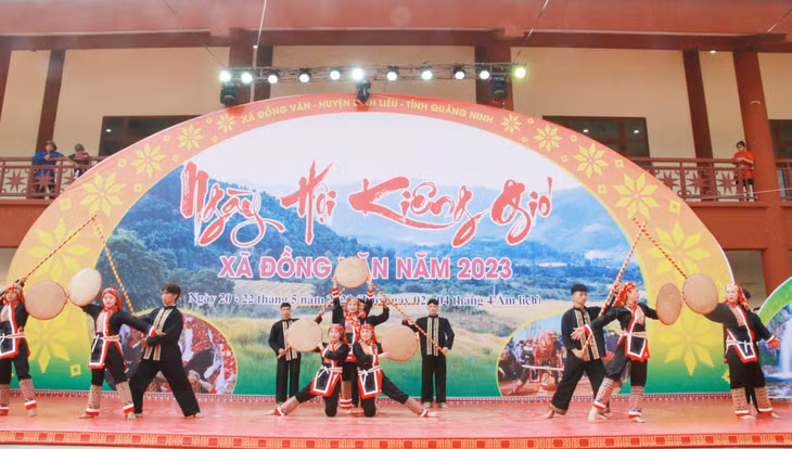ĐVTN huyện Bình Liêu tích cực tham gia các hoạt động gìn giữ, bảo tồn văn hóa lễ hội truyền thống.