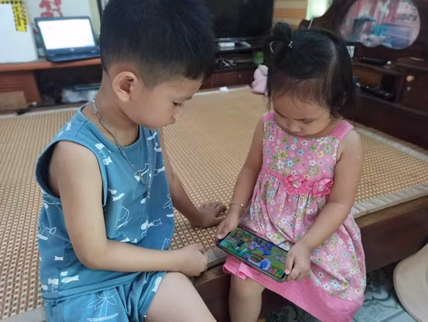 Chuyen gia tiet lo bi quyet giup tre “cai nghien” may tinh, tivi hinh anh 1