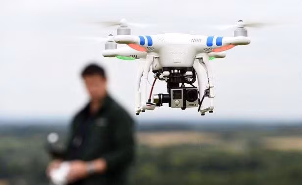 Bay flycam trên bầu trời chưa được cấp phép có thể bị truy cứu trách nhiệm hành chính, hình sự. Ảnh minh hoạ