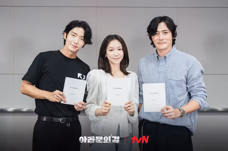 Buổi đọc kịch bản “Biên niên sử Arthdal 2” gây chú ý với dàn diễn viên Lee Joon Gi, Jang Dong Gun, Kim Ok Bin... Ảnh: tvN