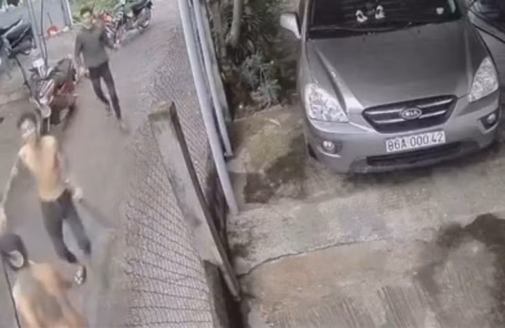 Hình ảnh vụ việc được camera của người dân ghi lại.