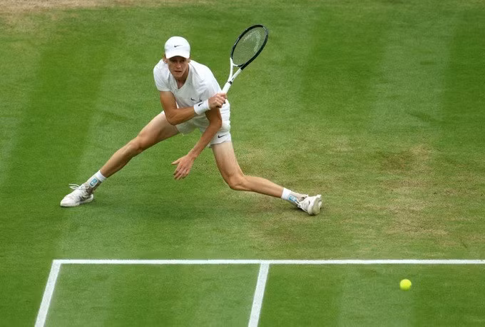 Sinner rất nỗ lực nhưng chưa đủ tốt để hạ gục Djokovic (Ảnh: Getty).