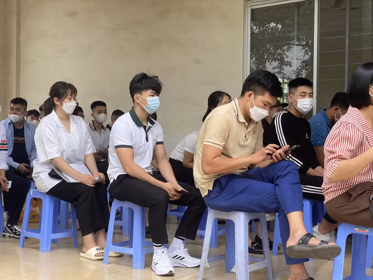 Lao động tham gia kỳ thi tiếng Hàn để sang Hàn Quốc làm việc. Ảnh: Nguyễn Sơn