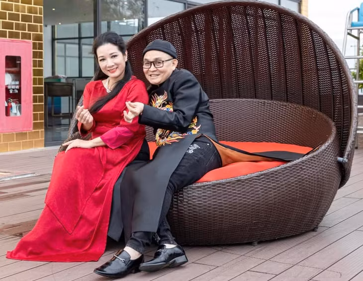 Thanh Thanh Hiền từng chia sẻ: "Tôi thường nhường anh Hinh khi diễn chung. Anh thích làm gì cũng được, tôi sẽ lựa theo diễn. Tôi nghĩ cái hay của nghề sân khấu là có thể ghìm cái 'tôi' của mình xuống cho đồng nghiệp tỏa sáng".